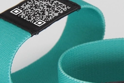 Made of elastic fabric material