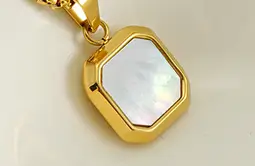 Lustrous mother-of-pearl pendant